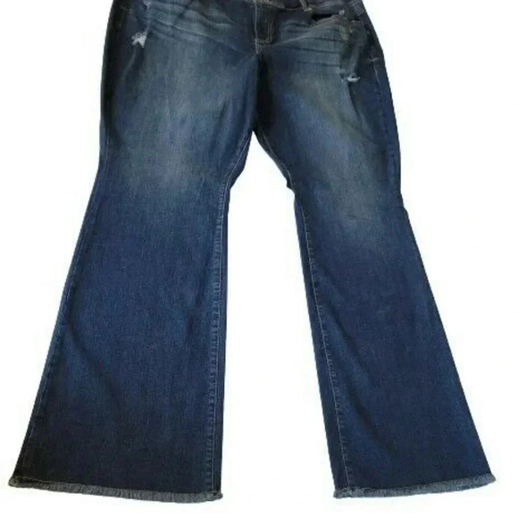 Torrid Mid Rise Flare Jeans Women's Plus Size 26XT  Hem Distressed  NWOT. - Picture 8 of 12